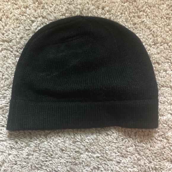 Jessica Simpson black bow fitted beanie - Picture 3 of 4